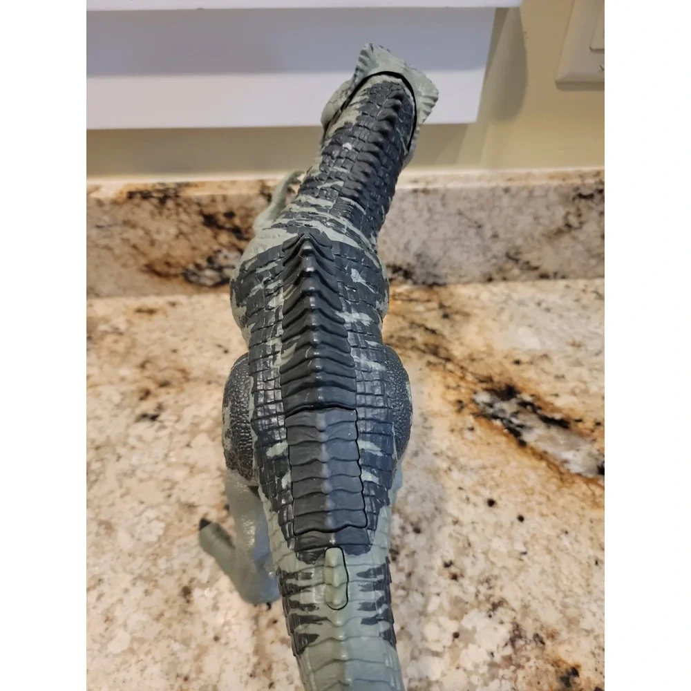 Jurassic World Dominion Strike 'N Roar Giganotosaurus Dinosaur Figure Works 23